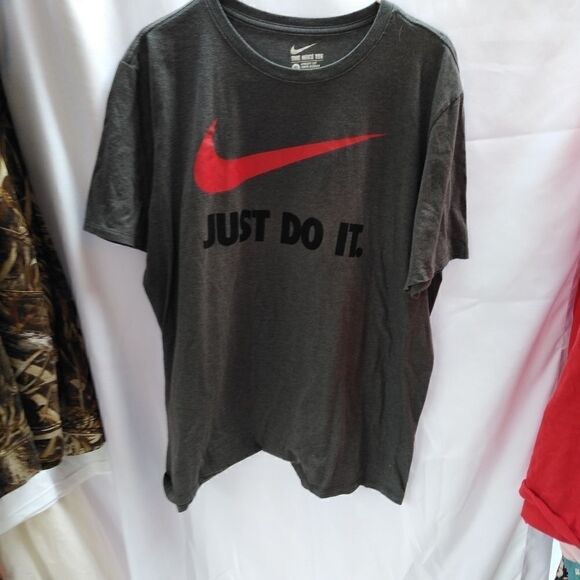Nike tee  - Picture 1 of 3